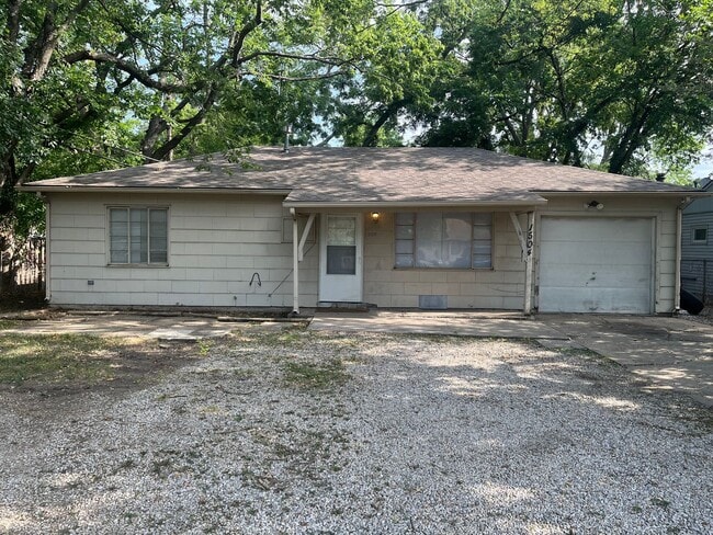 property at 1504 SW 37th St