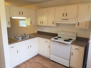 1609 Donington Ct-Unit -A in Lynchburg, VA - Building Photo - Building Photo