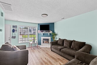 1075 W Pueblo Dr in Jacksonville, NC - Building Photo - Building Photo