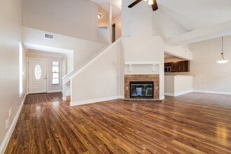 402 E Springtree Way in Lake Mary, FL - Foto de edificio - Building Photo