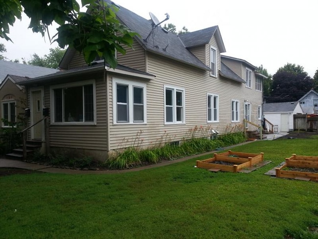 3913 37th Ave S in Minneapolis, MN - Building Photo - Building Photo