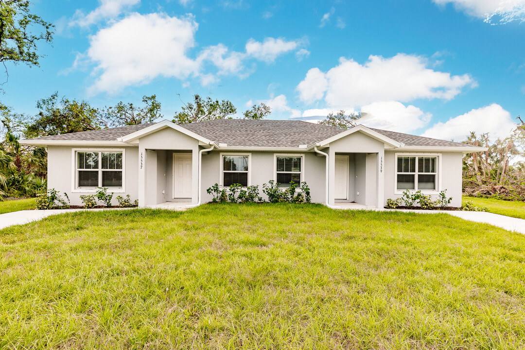 27043 Washington Street in Punta Gorda, FL - Building Photo