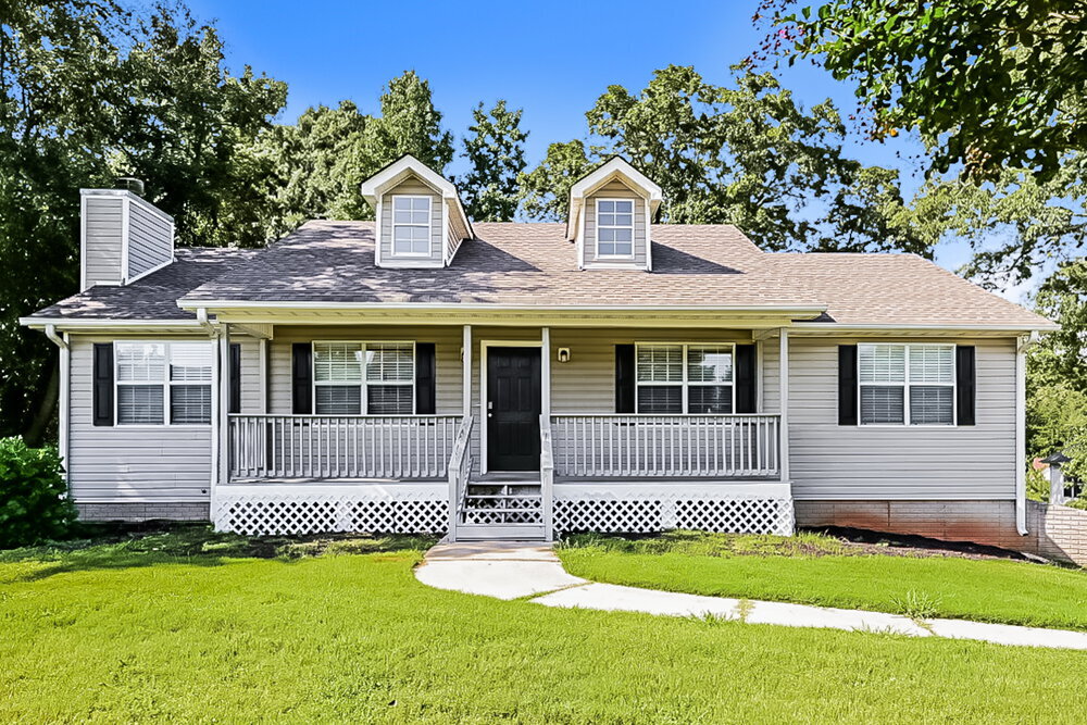 221 Greenleaf Dr in Hampton, GA - Building Photo