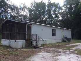 51 Sugar Cane Ln in Crawfordville, FL - Building Photo