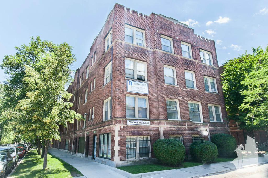 3271 W Wrightwood Ave, Unit 3J in Chicago, IL - Building Photo