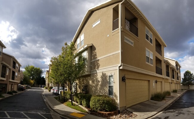 7334 S Shelby View Dr in Midvale, UT - Building Photo - Building Photo