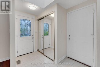16 Waddington Crescent in Barrie, ON - Building Photo - Building Photo