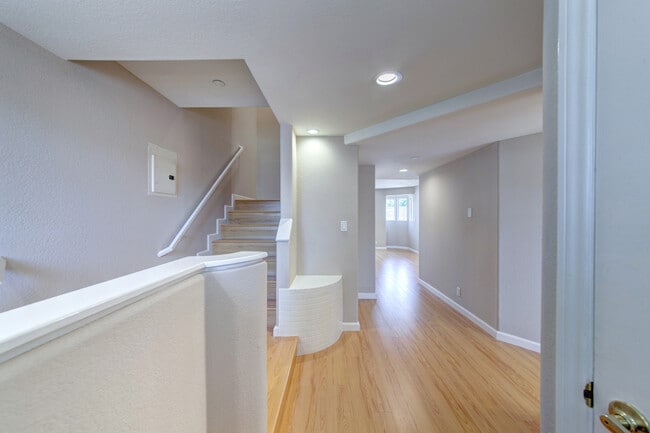 604 W Wilson Ave in Glendale, CA - Foto de edificio - Building Photo