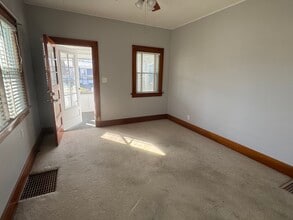 2246 Bellevue Ave in Bettendorf, IA - Foto de edificio - Building Photo