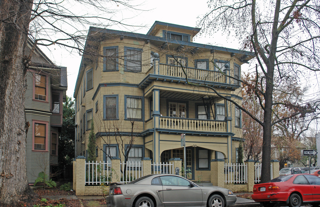 515 9th St in Sacramento, CA - Foto de edificio