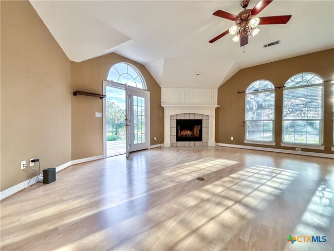 150 Summer Glen Ln in New Braunfels, TX - Foto de edificio - Building Photo