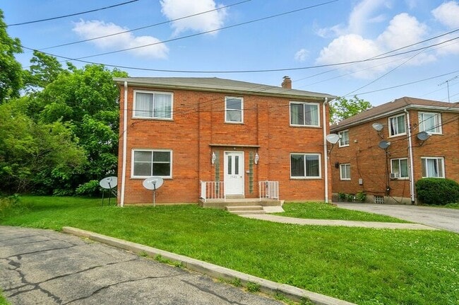 3926 E Gatewood Ln in Cincinnati, OH - Building Photo - Building Photo