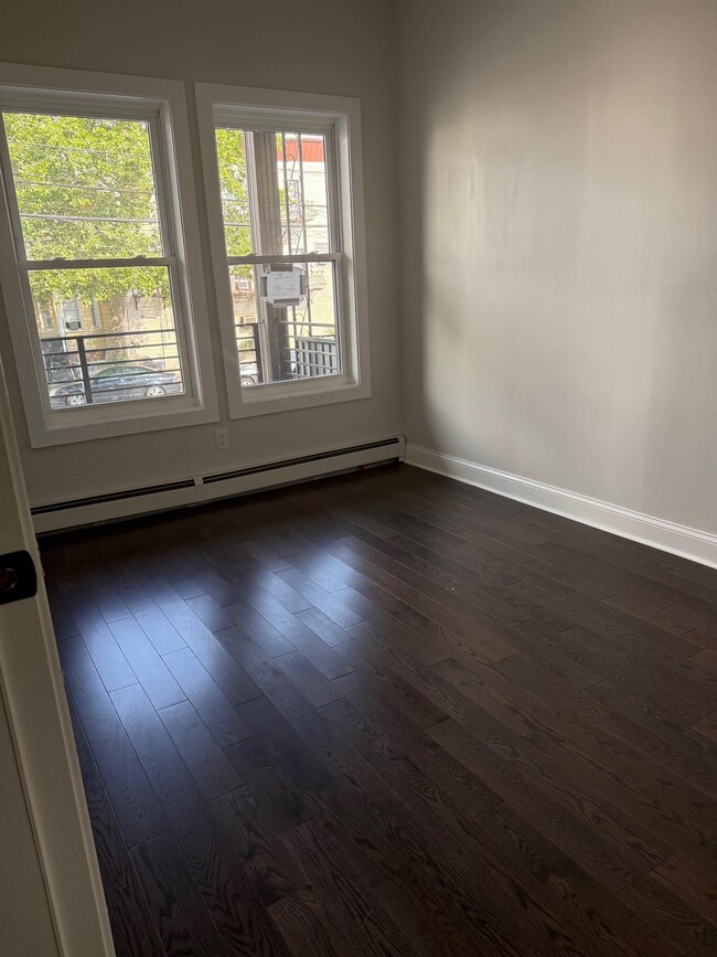 331.5 Webster Ave in Jersey City, NJ - Building Photo - Building Photo