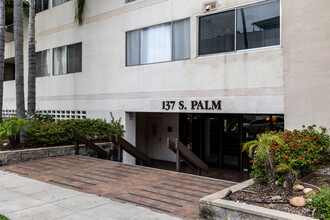 137 S Palm Dr in Beverly Hills, CA - Building Photo - Building Photo