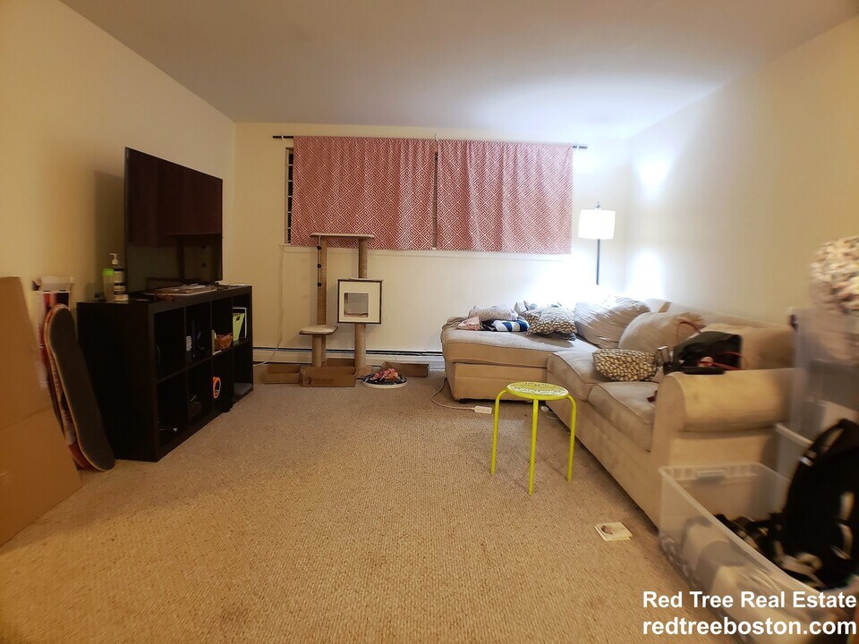 122 Dustin St in Boston, MA - Building Photo