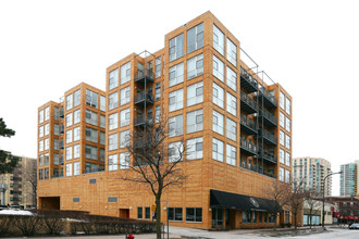 1572 Maple Ave in Evanston, IL - Foto de edificio - Building Photo