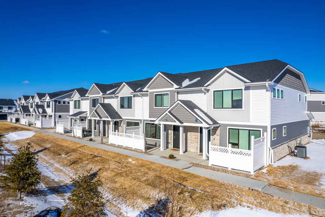 Willow Creek Rowhomes in West Des Moines, IA - Foto de edificio