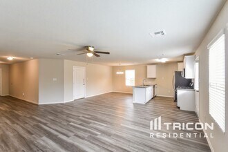 8902 Lamus Wheel in San Antonio, TX - Building Photo - Building Photo