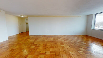 80 Monmouth St, Unit 616 in Brookline, MA - Building Photo - Building Photo