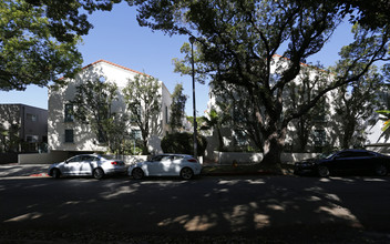 1123 N Flores St in West Hollywood, CA - Foto de edificio - Building Photo