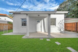 2731 SW 24th St in Miami, FL - Building Photo