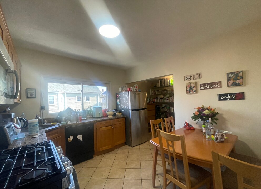 227 Boston Ave, Unit 2 in Medford, MA - Foto de edificio