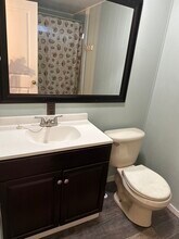 3064 Safronia Shores Rd in Navarre, FL - Foto de edificio - Building Photo