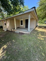 1011 1/2 Clydesdale Ave in Anniston, AL - Building Photo