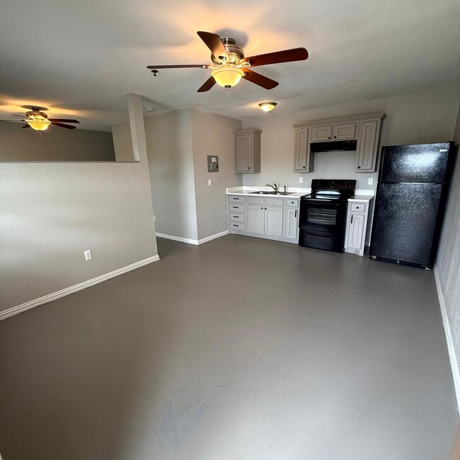 property at 106 N Lacy Dr
