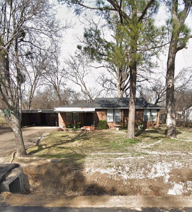 property at 2801 California Ln