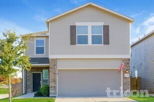 601 Lost Pond in New Braunfels, TX - Building Photo