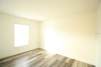 5736 NW 25th Terrace in Gainesville, FL - Building Photo - Building Photo