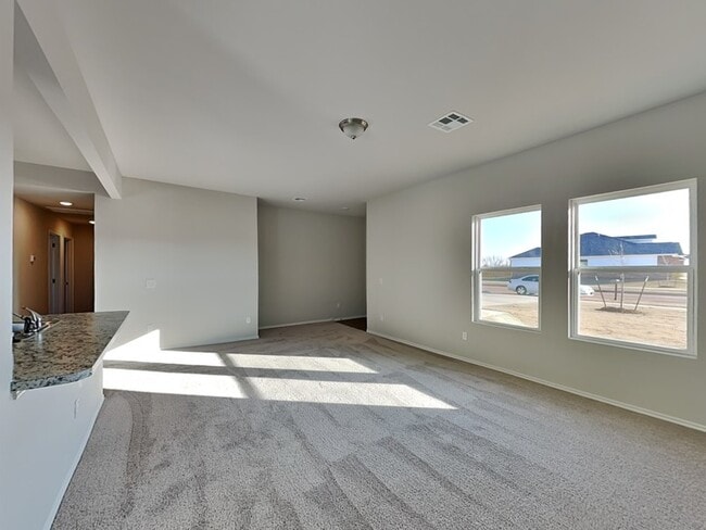 1029 E Stetson Ln in Mustang, OK - Building Photo - Building Photo