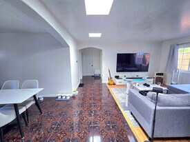 2946 E 29th St, Unit 2946A in Oakland, CA - Building Photo