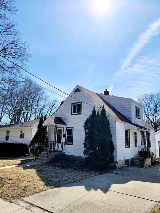 1925 Kropf Ave in Madison, WI - Building Photo
