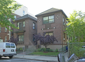 33 Mitchell Pl Apartments