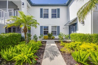 886 Tanbark Dr in Naples, FL - Foto de edificio - Building Photo