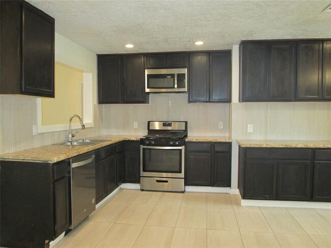 66 Ranch House Loop in Angleton, TX - Building Photo - Building Photo
