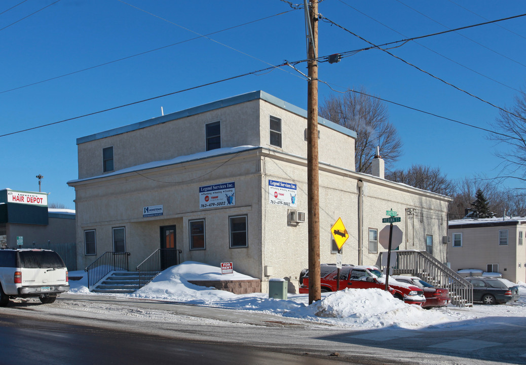 201 Medina St N in Loretto, MN - Foto de edificio