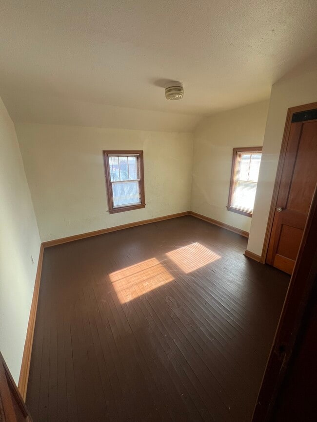 406 1/2 E 1st St in Newton, KS - Building Photo - Building Photo