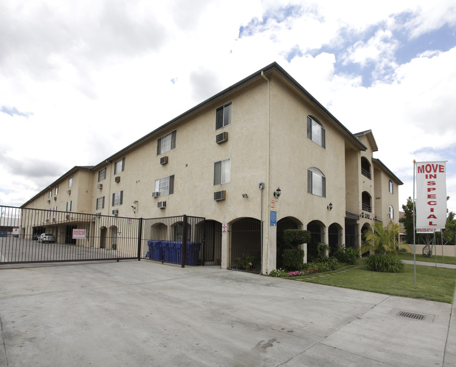 Allegheny I and II in Sun Valley, CA - Building Photo