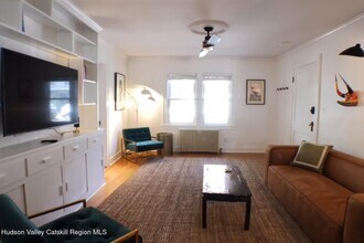 229 Warren St in Hudson, NY - Building Photo - Building Photo