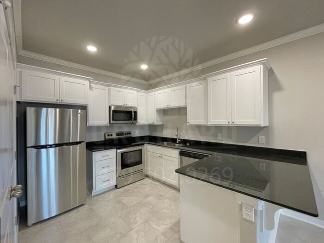 property at 2000 E Brookview Cir