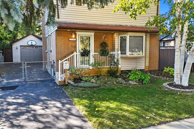 10 Roosevelt Ave in Ajax, ON - Building Photo - Building Photo