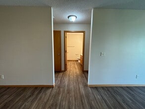 309 Williamsburg Pl in New Richmond, WI - Building Photo - Building Photo