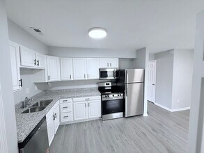 5555 Lynbrook Landing in Virginia Beach, VA - Building Photo - Building Photo