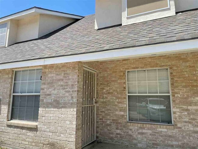 8911 McPherson Rd in Laredo, TX - Building Photo - Building Photo