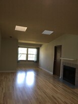 1353 E Wyndham Cir, Unit 202 in Palatine, IL - Building Photo