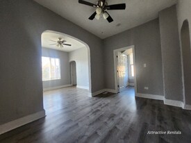 7321 S Kenwood Ave in Chicago, IL - Building Photo