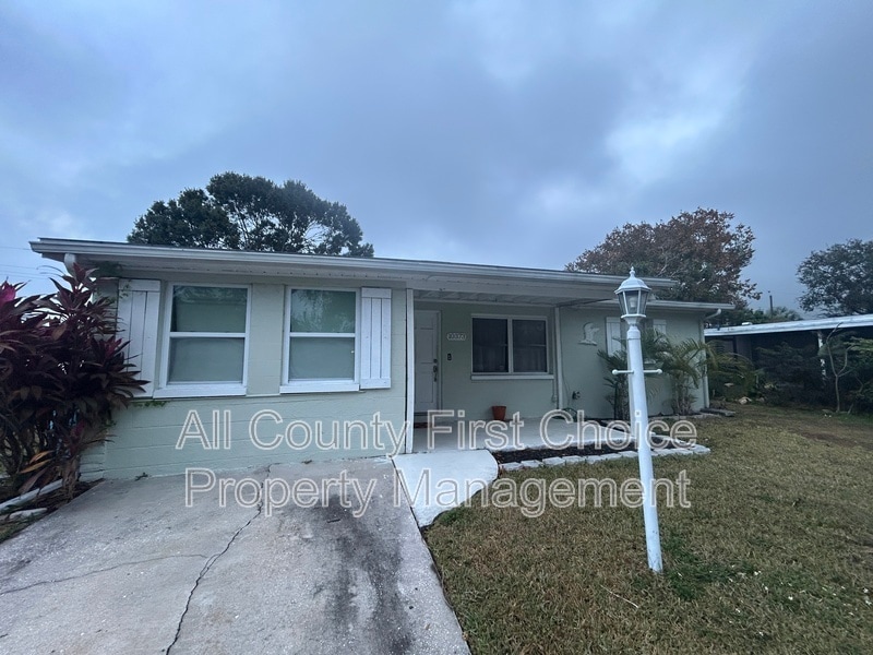 10373 111th Pl N in Largo, FL - Building Photo
